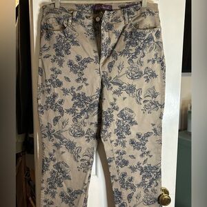 Gloria Vanderbilt, Amanda jeans Tan with navy floral toile print size 16
